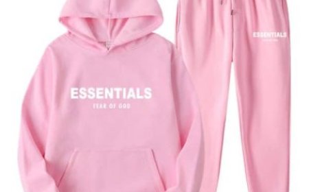 Cozy Essentials Hoodie – Perfect for Casual and Streetwear Looks