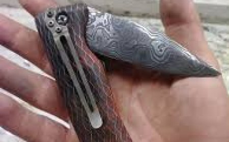 Damascus Pocket Knife – A Symbol of Strength and Craftsmanship